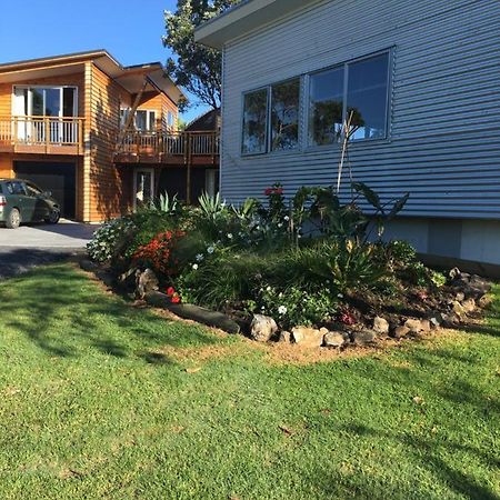 Chalet Cullen, Hotel Mangawhai Exterior photo