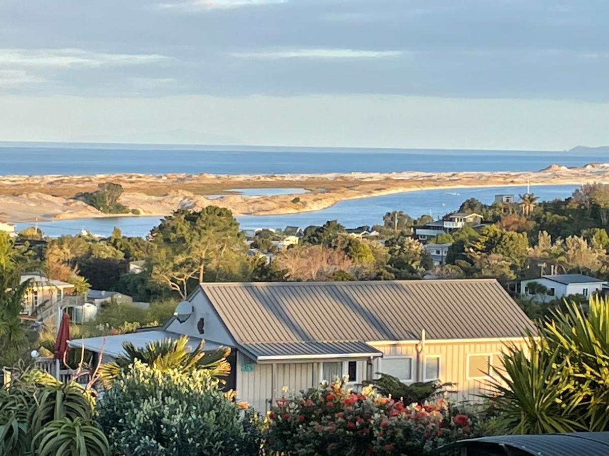 Chalet Cullen, Hotel Mangawhai Exterior photo