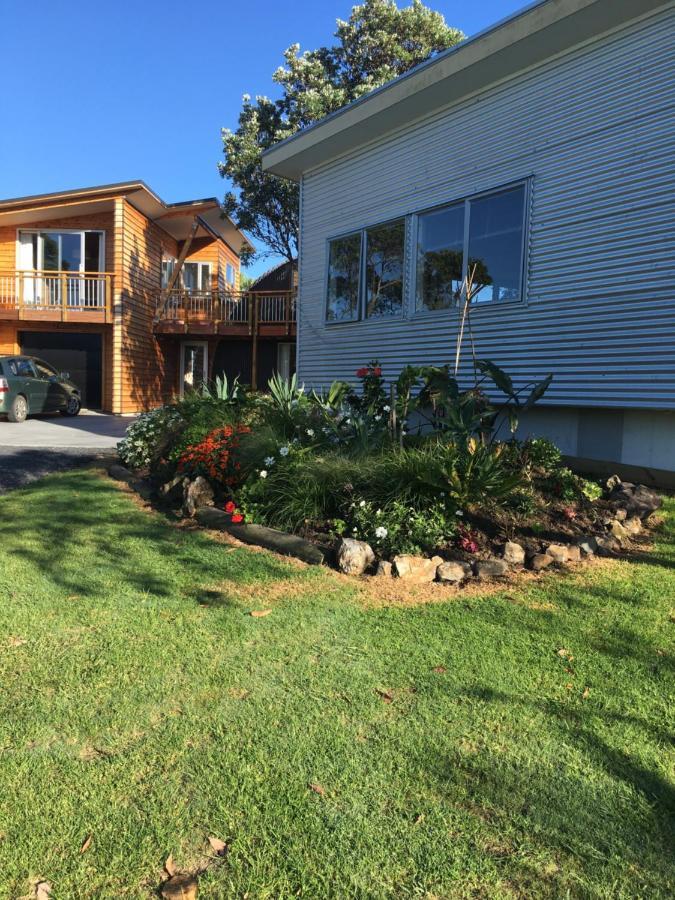 Chalet Cullen, Hotel Mangawhai Exterior photo